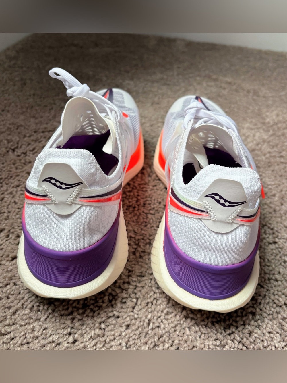 NWOT Saucony Men's Endorphin Elite White/Vizired Performance Running Shoes Size - Picture 3 of 7